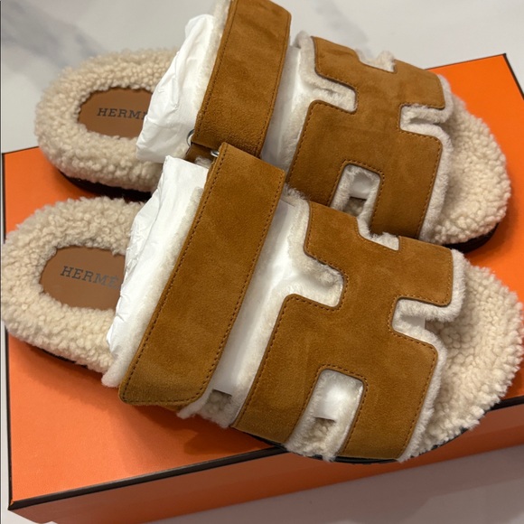 Brand new Hermes shearling furry chypre sandal natural ecru - Picture 3 of 4